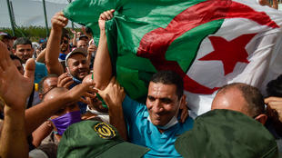 Algérie: trois figures de la contestation arrêtées avant les élections législatives