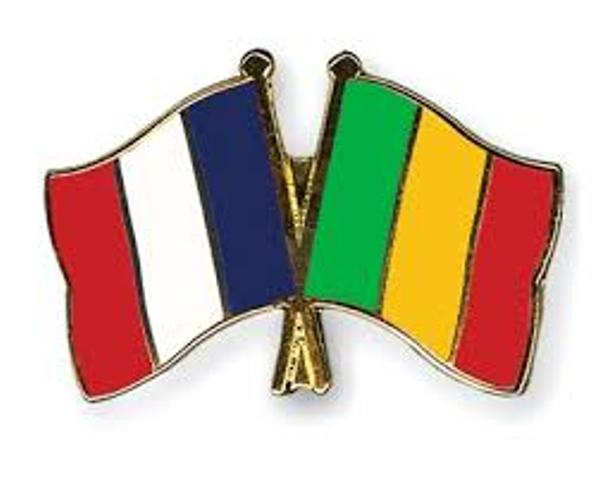 Mali: la France commencera à fermer plusieurs de ses bases dans le Nord d’ici la fin d’année, annonce le président Macron