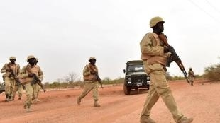 L’armée burkinabè charge les groupes terroristes à Madjoari et Pama