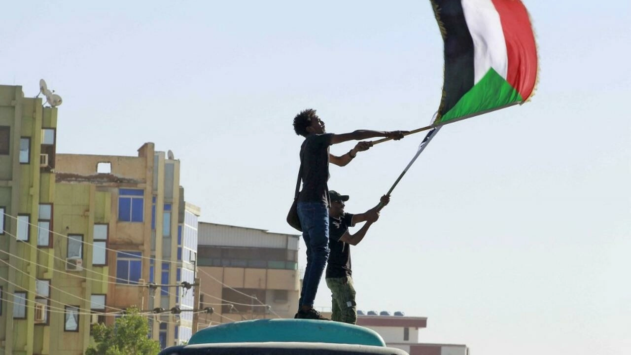 Des milliers de Soudanais manifestent contre l’accord signé entre les militaires et Hamdok