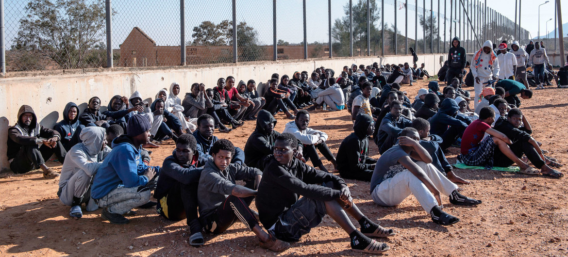 Libye : l’ONU alarmée par l’expulsion de migrants africains vers le désert du Sahara