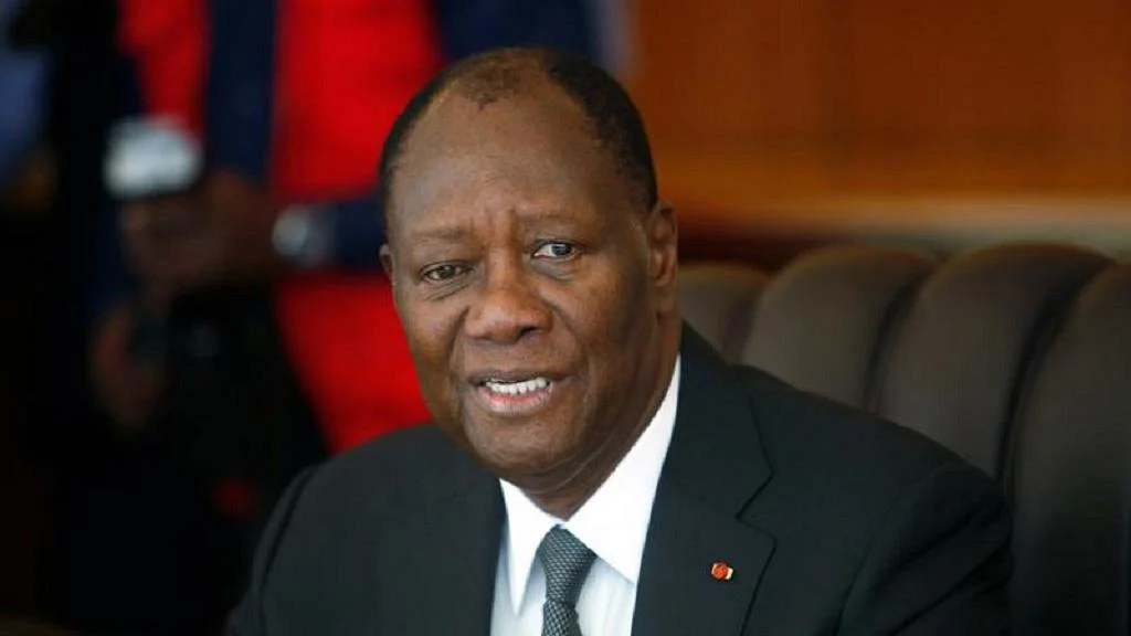 Le président ivoirien dit avoir fourni à son homologue gabonais plus de précisions sur les sanctions de la CEDEAO contre le Mali