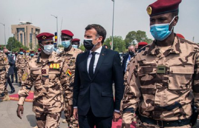Tchad : aux obsèques d’Idriss Déby Itno, la realpolitik rattrape Emmanuel Macron