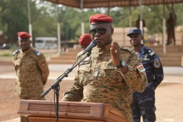 Lutte contre le terrorisme : Dans la garnison de Bobo, le Président Damiba explique les raisons du coup d’Etat