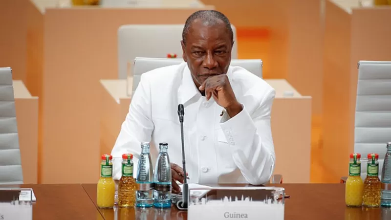 Alpha Condé : la junte va juger l’ex-président guinéen pour meurtre