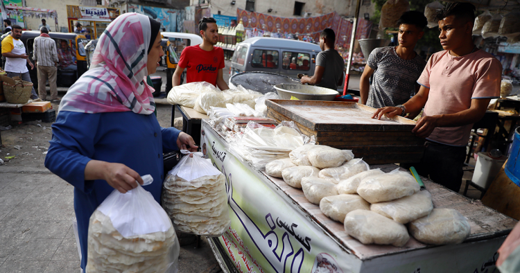 A sharp rise in inflation forces Egyptians to cut expenses
