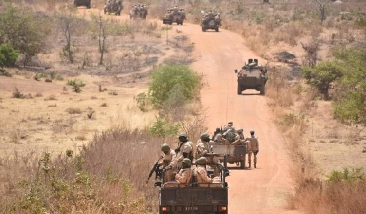 Burkina Faso : 15 terroristes éliminés dans une attaque dans le nord du pays (armée)