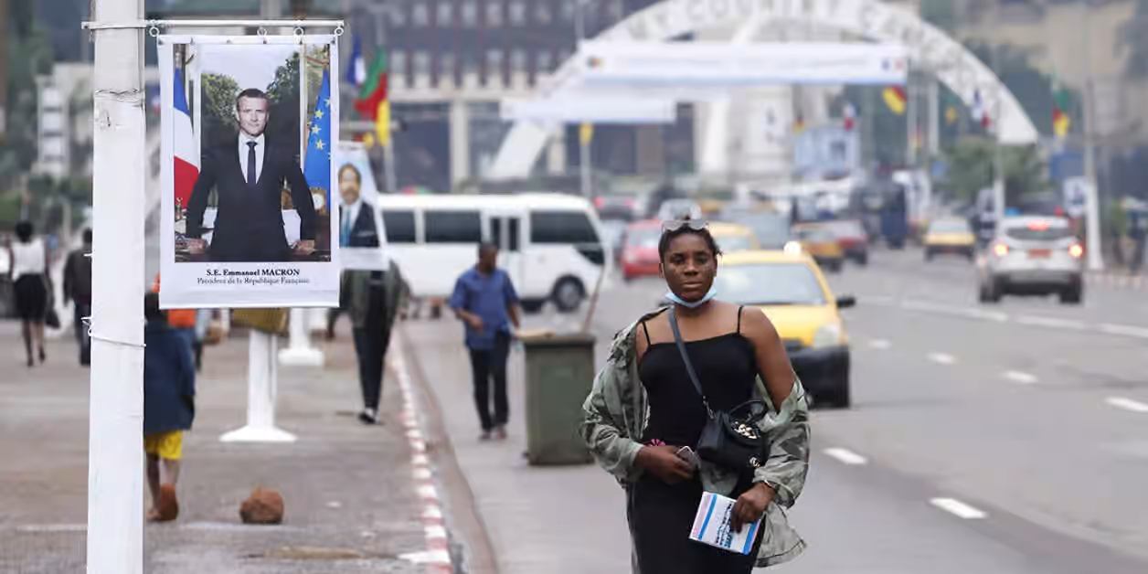 « Cocorico, il arrive ! » : la visite d’Emmanuel Macron au Cameroun divise