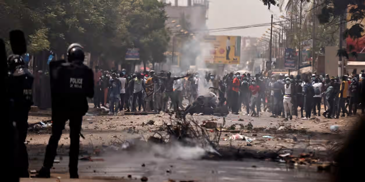 Sénégal : l’opposition calme le jeu, la majorité étouffe ses divisions internes