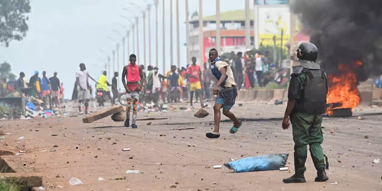 Guinée : le FNDC suspend partiellement ses appels à manifester après une médiation de la Cedeao