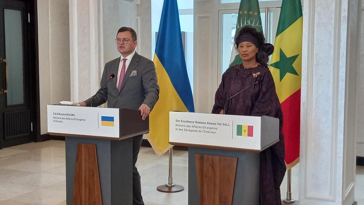 Le chef de la diplomatie ukrainienne commence sa tournée africaine au Sénégal