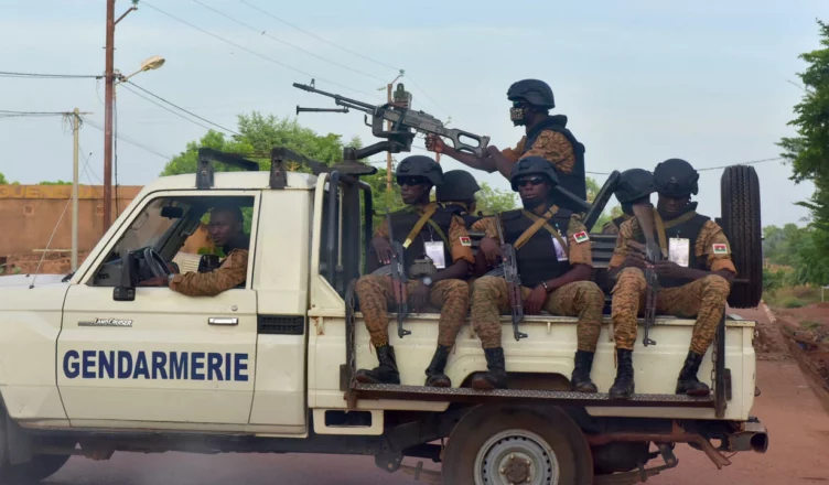 Burkina Faso : 11 militaires tués et une cinquantaine de civils portés disparus (nouveau bilan)