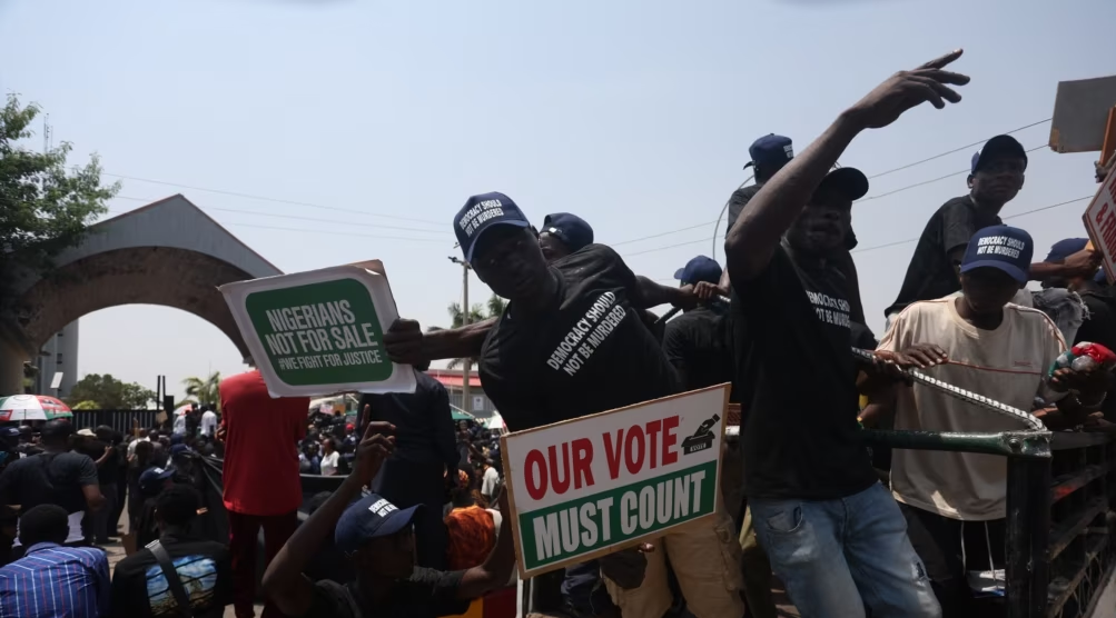 Nigeria: l’opposition manifeste contre le résultat de la présidentielle