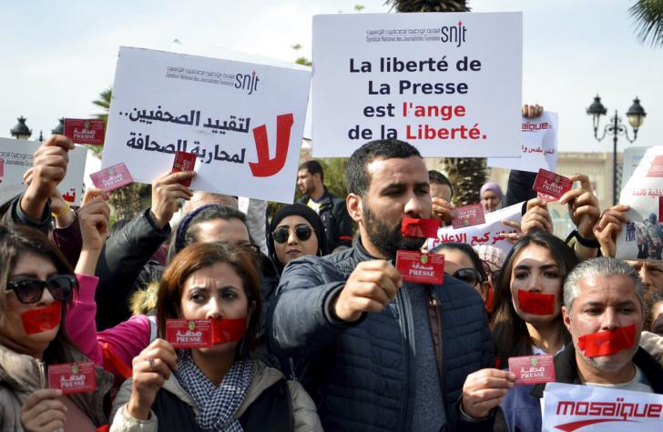 Tunisie : deux journalistes poursuivis en justice par un syndicat policier