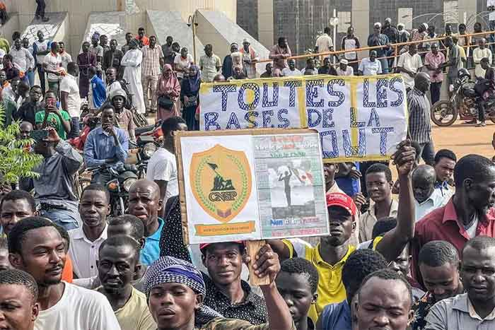 Invasion Threat, Niger Closes Airspace, Thousands Rally Supporting Military Government