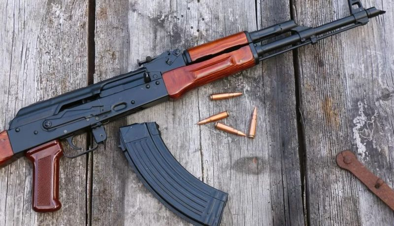 Les AK-47 vendus au marché noir inondent la capitale Soudanaise