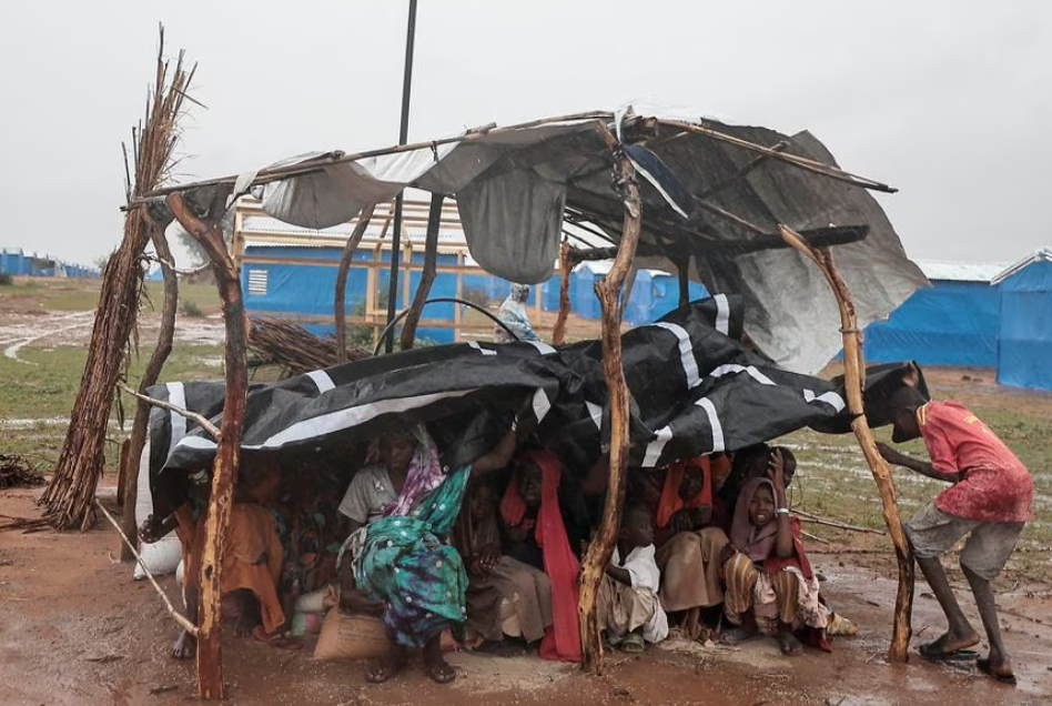 Darfur refugees in Chad scramble for shelter as rainy season starts