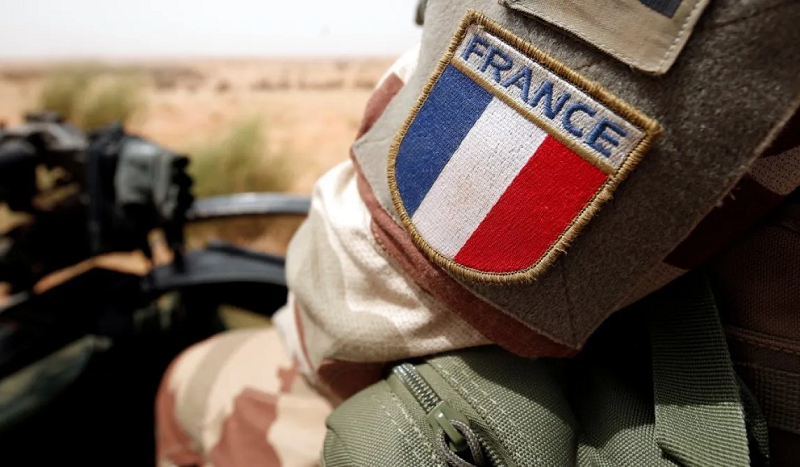 Les fondements historiques de la France en Afrique se détruisent brusquement