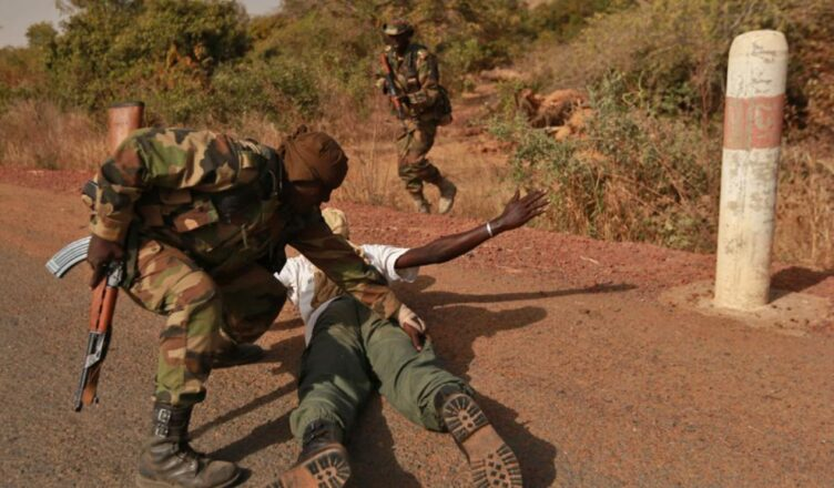 Mali : Démenti de l’armée sur la prétendue prise d’un camp dans le nord par un groupe terroriste