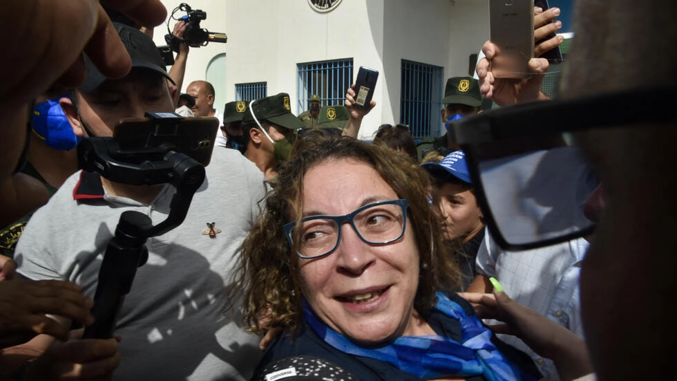 En Algérie, l’opposante Amira Bouraoui condamnée à 10 ans de prison ferme