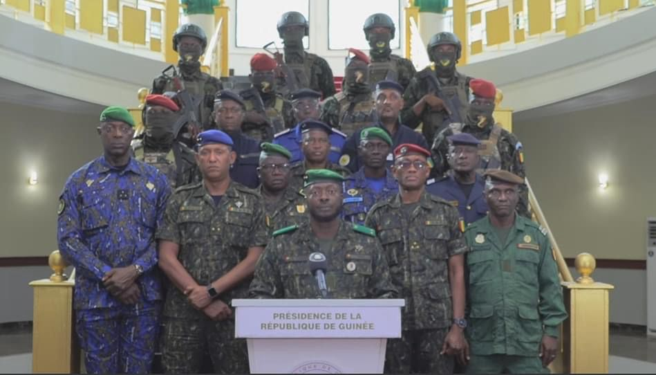 Guinée Conakry : Ça sent le ménage, le Président le Général Mamady Doumbouya a dissout le gouvernement et gelé les avoirs de tous les Ministres demis de leurs fonctions….