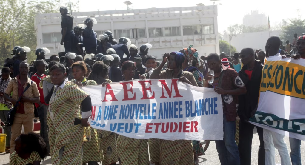 La junte malienne dissout l’association des étudiants du pays