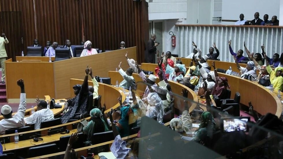 Sénégal: l’Assemblée nationale adopte une loi d’amnistie en pleine crise politique