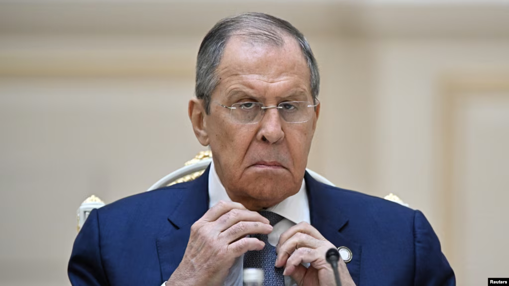 Au Congo, Lavrov vilipende “l’Occident”, soutient une conférence libyenne