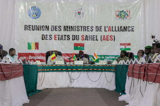 Les régimes militaires sahéliens tiennent leur premier sommet samedi à Niamey