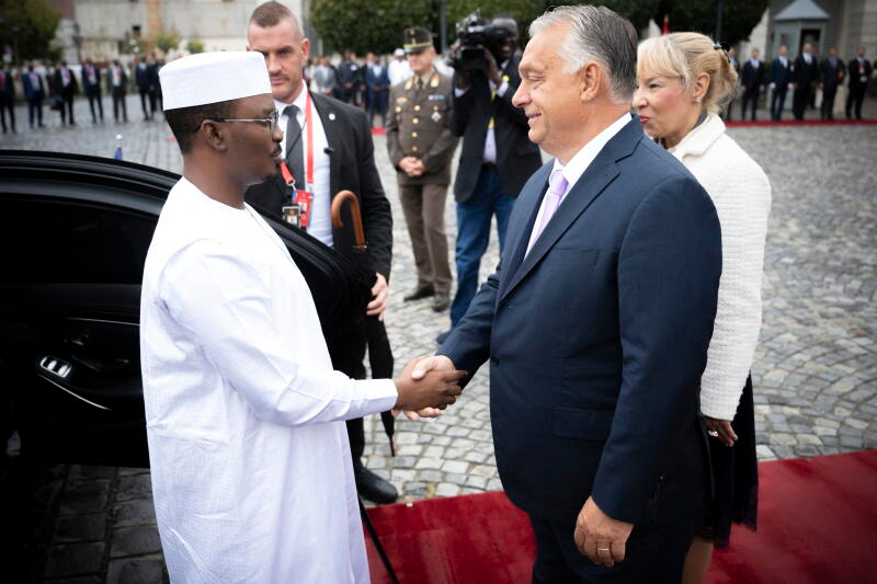 Mahamat Idriss Déby à Budapest au moment où la Hongrie prend pied au Sahel