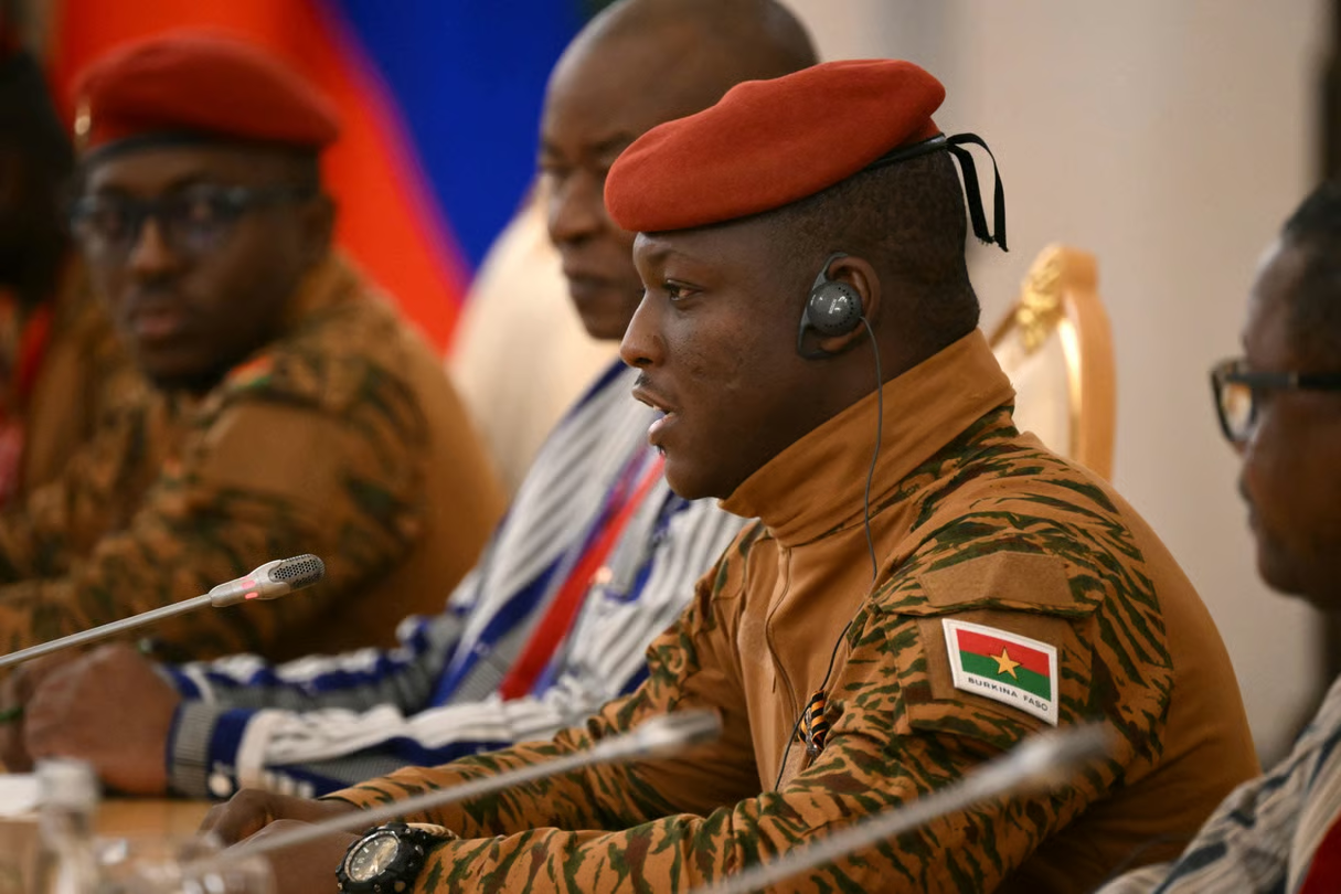 Burkina Faso : après les attaques au Mali, Ibrahim Traoré renforce la sécurité à Ouagadougou