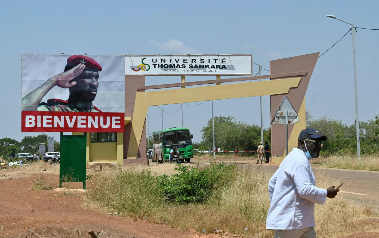 Au Burkina Faso, la junte suspend la principale organisation estudiantine et arrête son leader