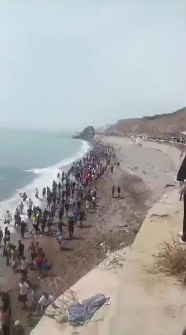 Des milliers de migrants prennent d’assaut, en ce moment, la frontière hispano-marocaine à Ceuta